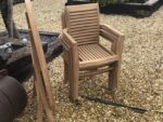 Table de jardin ronde pliante en teck 120 cm + 4 chaises empilables – Image 2