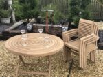 Table de jardin ronde pliante en teck 120 cm + 4 chaises empilables – Image 3