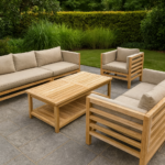 Salon de jardin en teck avec coussins — canapés et table basse