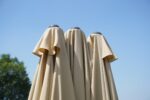 Parasol géant double 4,5 × 2,7 m — toile beige – Image 3