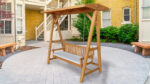 Balancelle de jardin en teck — banc suspendu avec auvent – Image 3
