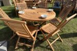 Table ronde pliante en teck 120 cm + chaises pliantes – Image 2