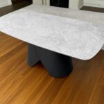 Table céramique Vernazza — gris marbré brillant